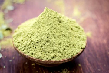 Polvere di henné per colorazioni naturali